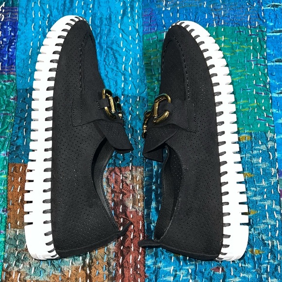 ILSE JACOBSEN Black Loafers with Gold Accent - Picture 3 of 8